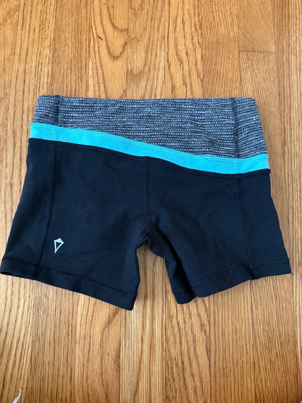 Ivivva by Lululemon reversible athletic shorts 8